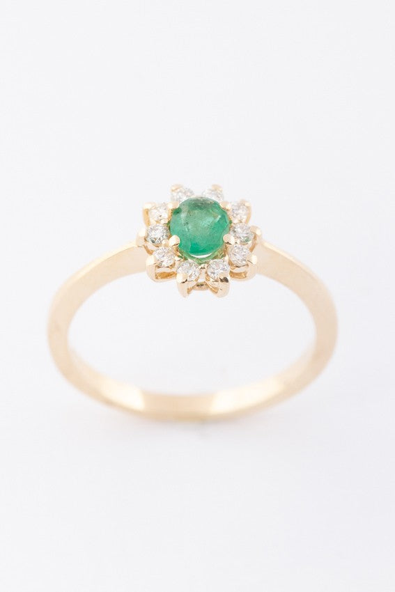 Gouden entourage ring met smaragd en briljanten