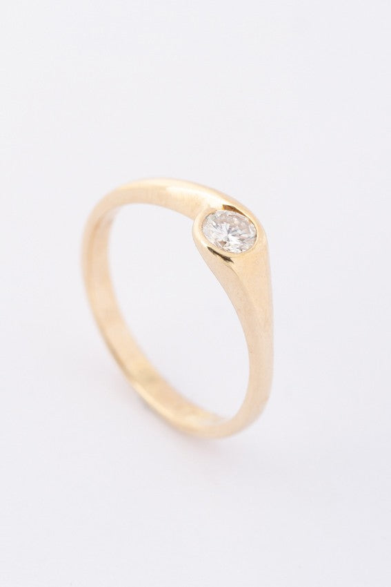 Geel gouden slag ring met een briljant