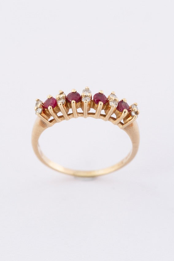 Gouden rij ring met robijnen en briljanten