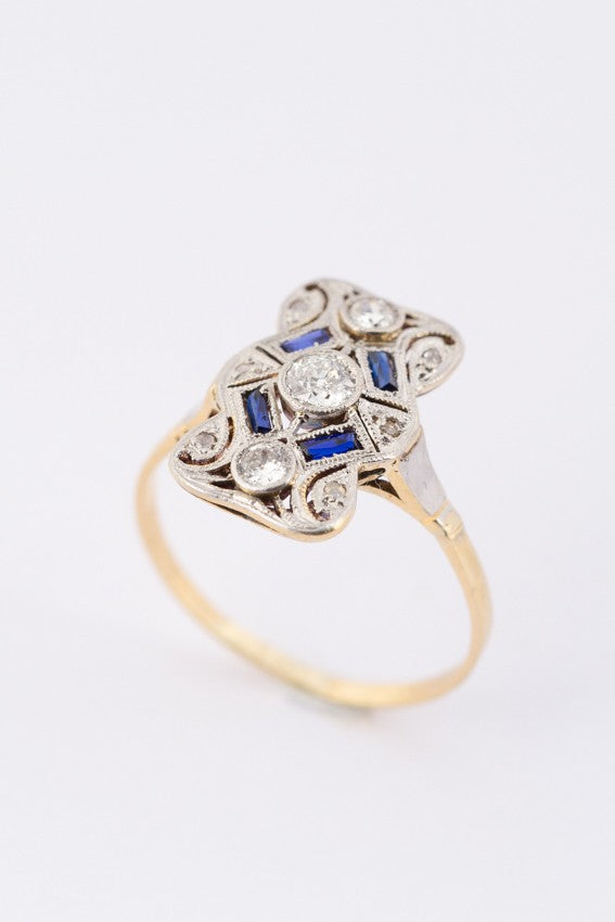 Antieke gouden Art Déco ring met diamanten en saffieren