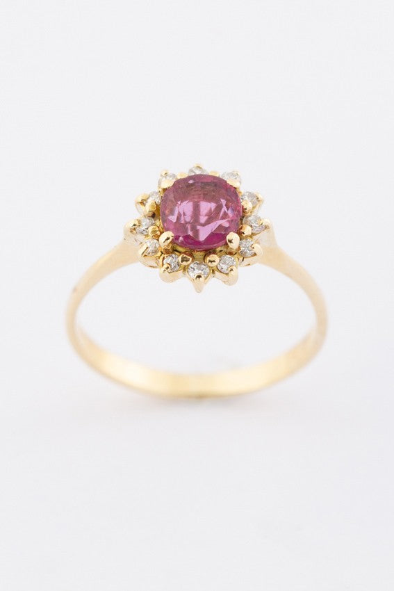 Gouden entourage ring met robijn en briljanten