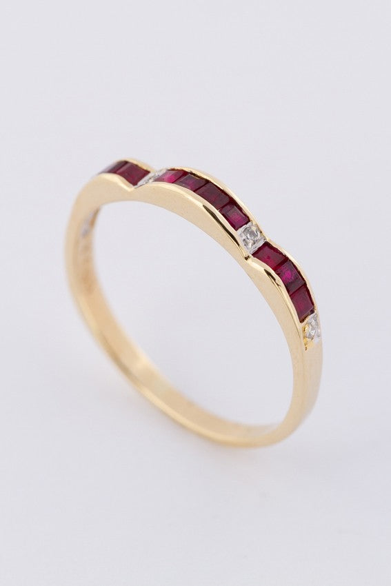 Gouden rij ring met robijnen en 4 briljanten