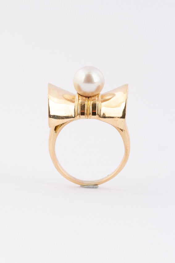 Gold Démodé (retro) ring with pearl