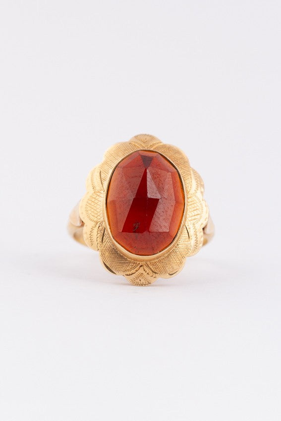 Gouden ring met granaat