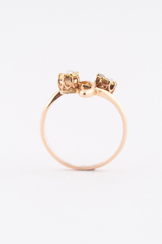 Antieke gouden slag ring met 2 diamanten