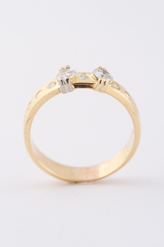 Gouden ring met 5 briljanten. Totaal ca. 0.54 ct.