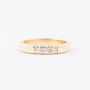 Gouden rij ring met 3 briljanten. Totaal ca. 0.15 ct.