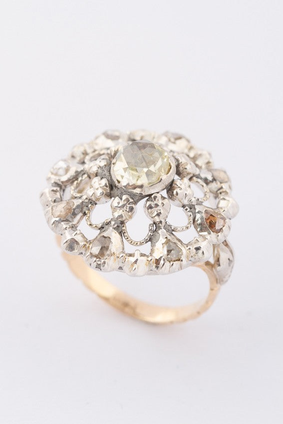 Antieke goud/zilver entourage ring met diamanten