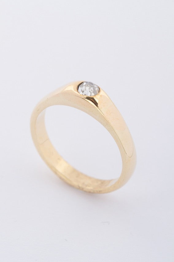 Gouden ring met een roos geslepen diamant