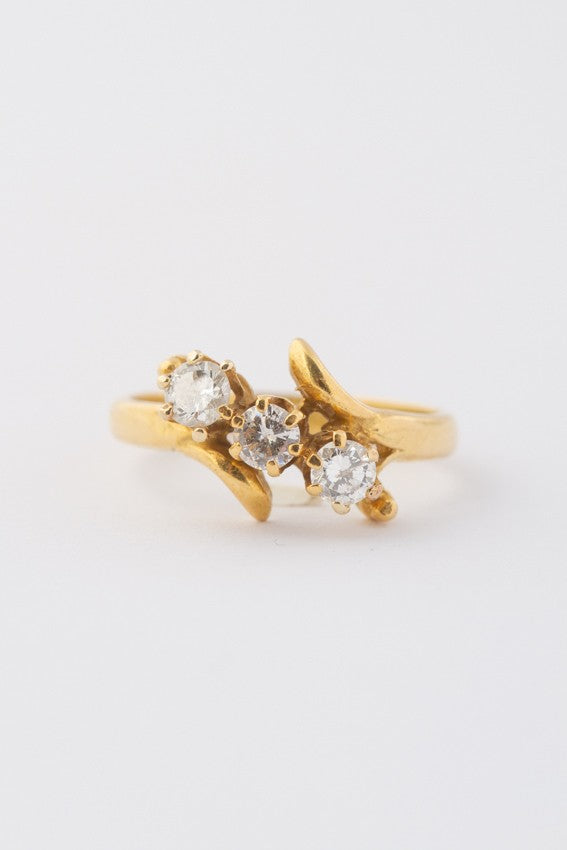 Gouden slag ring met 3 briljanten