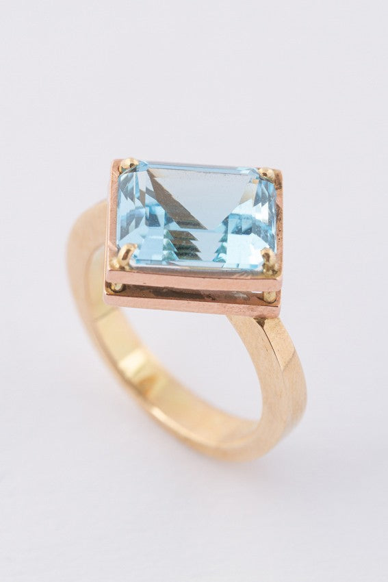 Gouden ring met topaas