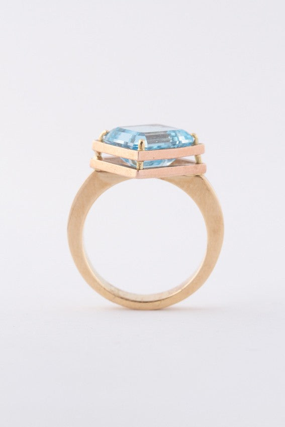 Gouden ring met topaas