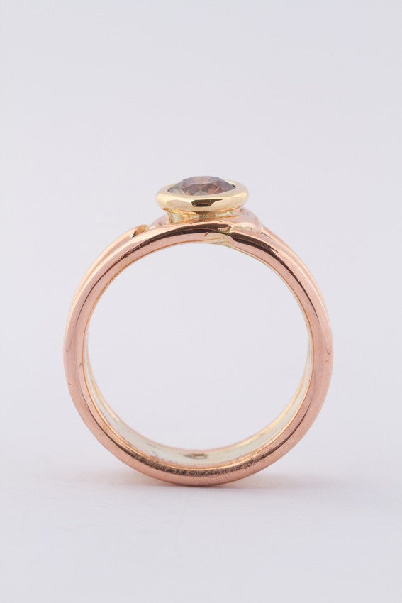 Rosé/geel gouden bi-color gouden ring met een bruine briljant