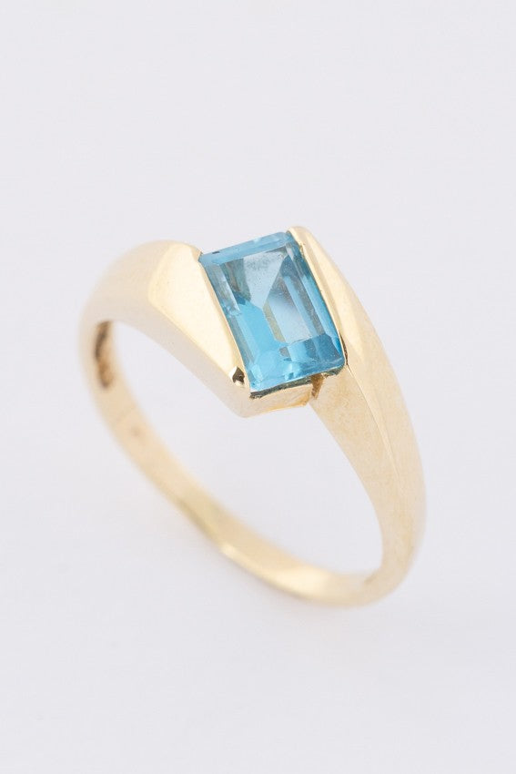 Gouden ring met topaas