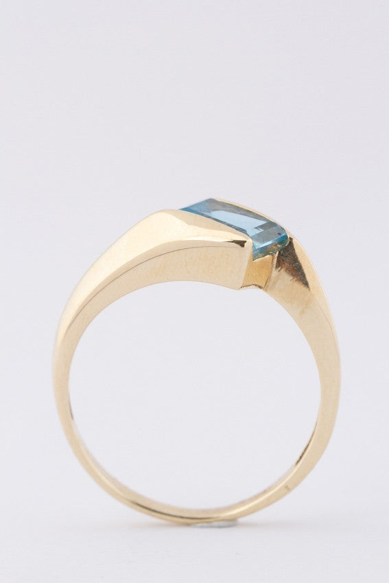 Gouden ring met topaas