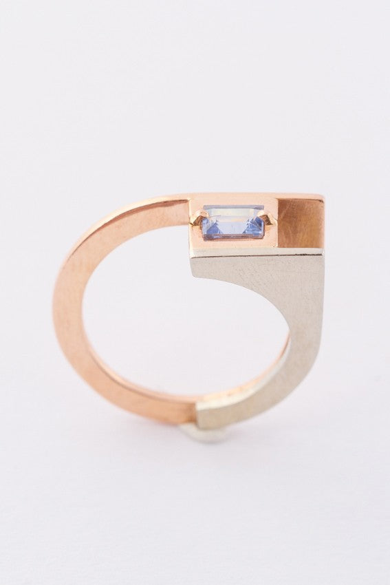 Wit/rosé gouden ring met saffier