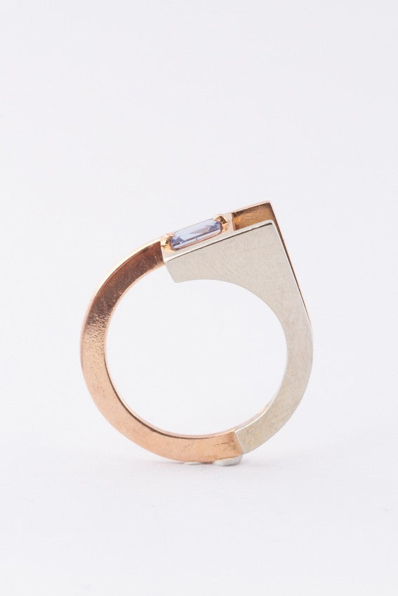 Wit/rosé gouden ring met saffier