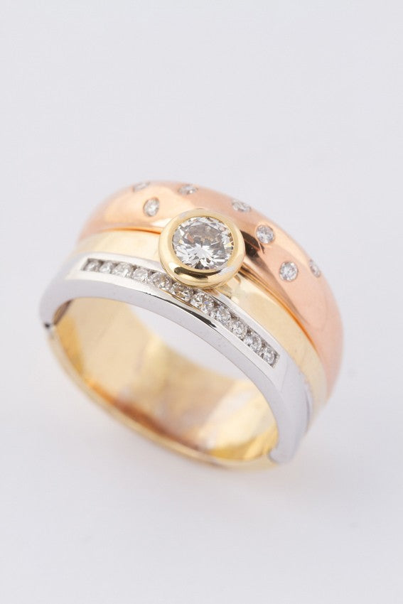 Solid gold tri-color (hinge/rheumatism) ring with 20 brilliant-cut diamonds