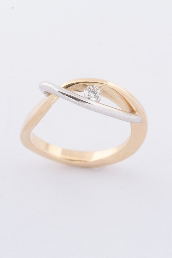 Gold ring with a 0.14 ct. brilliant (Diamond)