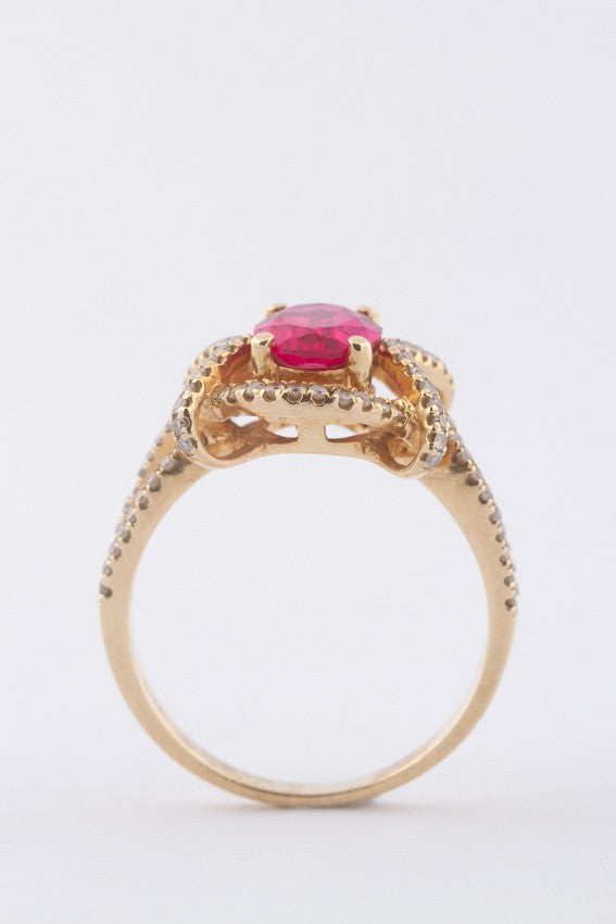 Gouden entourage ring met briljanten en robijnen