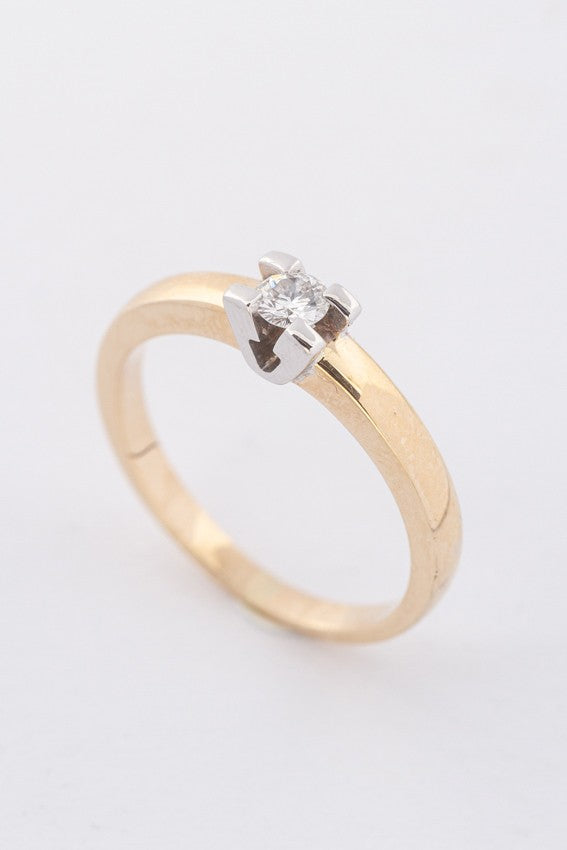 White/yellow gold solitaire ring with a brilliant of approx. 0.19 ct.