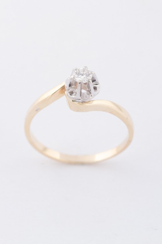 Gouden slag ring met een briljant