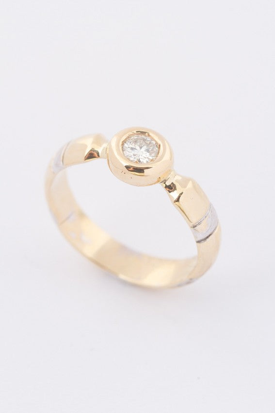 Wit/geel gouden ring met een briljant