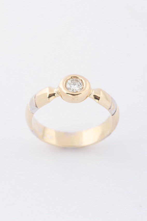 Wit/geel gouden ring met een briljant