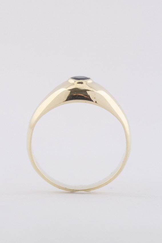 Gouden bandring met saffieren