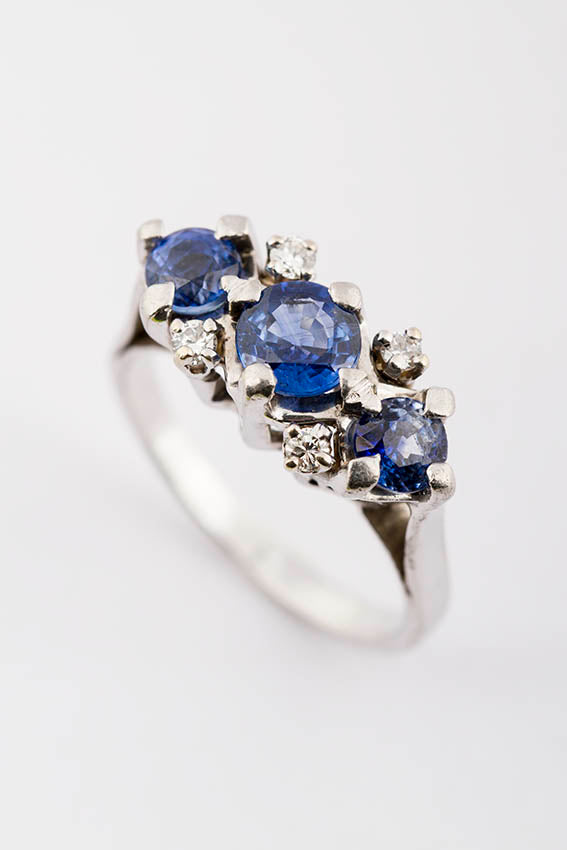 Platina ring met saffier en briljanten