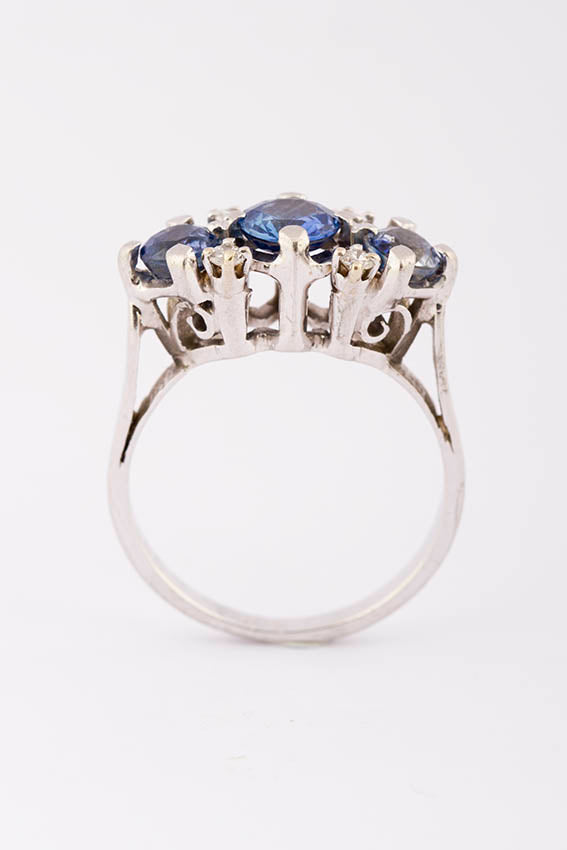 Platina ring met saffier en briljanten