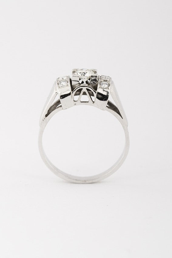 Platinum démodé (retro) ring with brilliant cut diamond