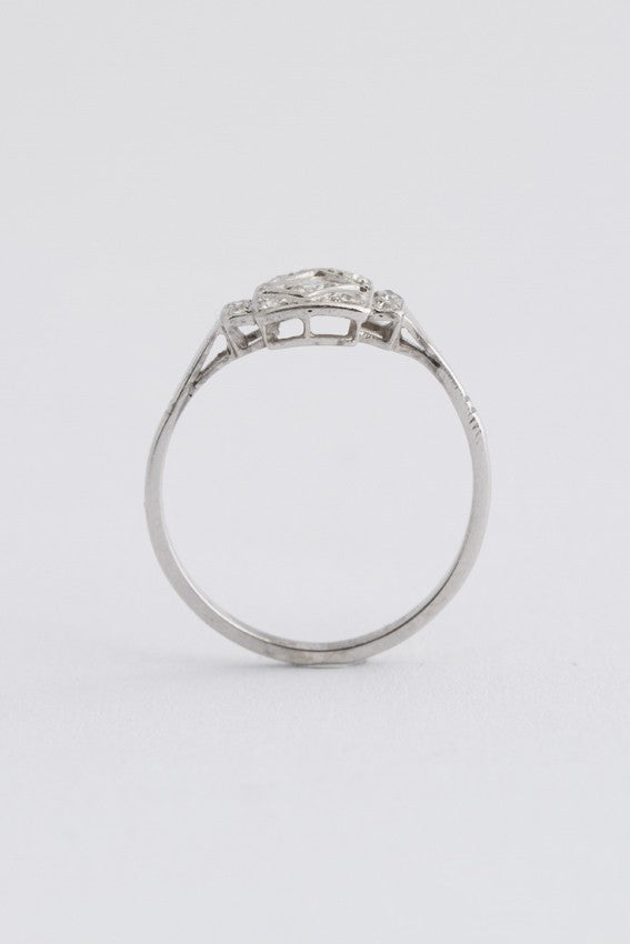 Platina Art Déco ring met briljanten