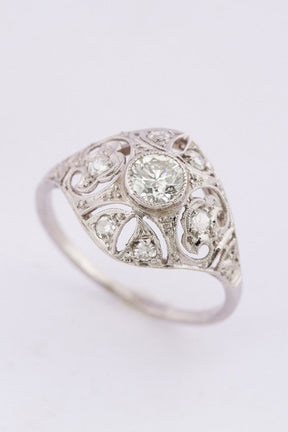 Antique platinum Art Deco ring with 7 old-cut diamonds