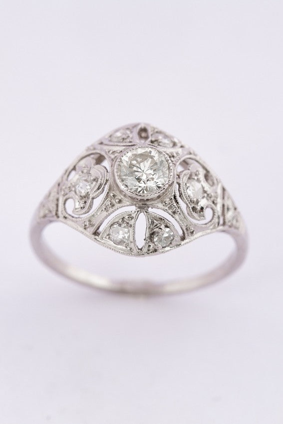 Antique platinum Art Deco ring with 7 old-cut diamonds