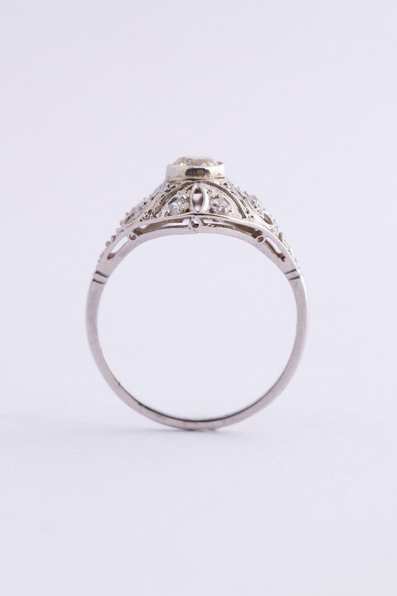 Antique platinum Art Deco ring with 7 old-cut diamonds