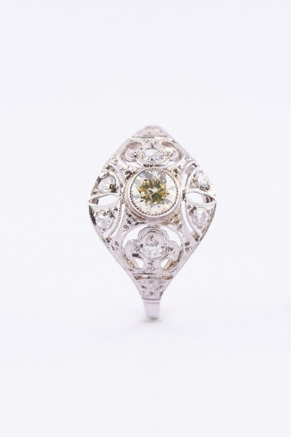Antique platinum Art Deco ring with 7 old-cut diamonds
