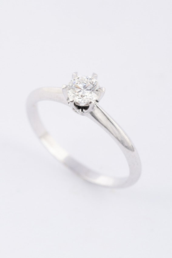 Platina solitair ring met een briljant van 0.43 ct.