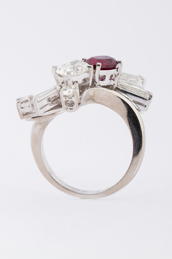 White gold fantasy ring with ruby ​​and diamond