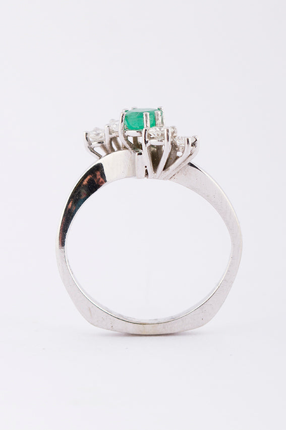 Wit gouden slagring met smaragd