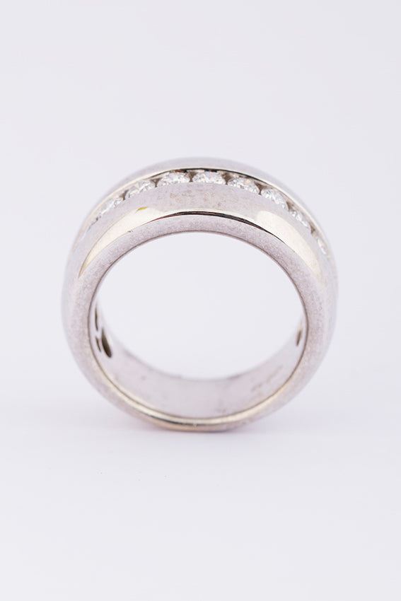 White gold band ring with 10 brilliants