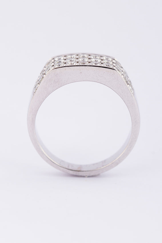 Wit gouden bandring met 33 briljanten