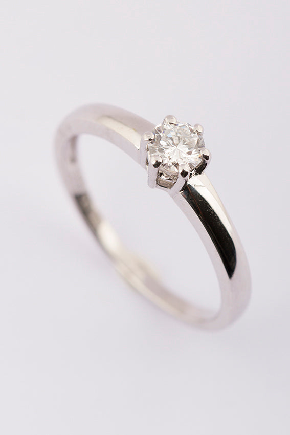 White gold solitaire ring with brilliant