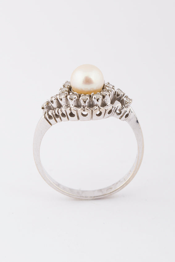 Ring with cultured pearl and brilliants