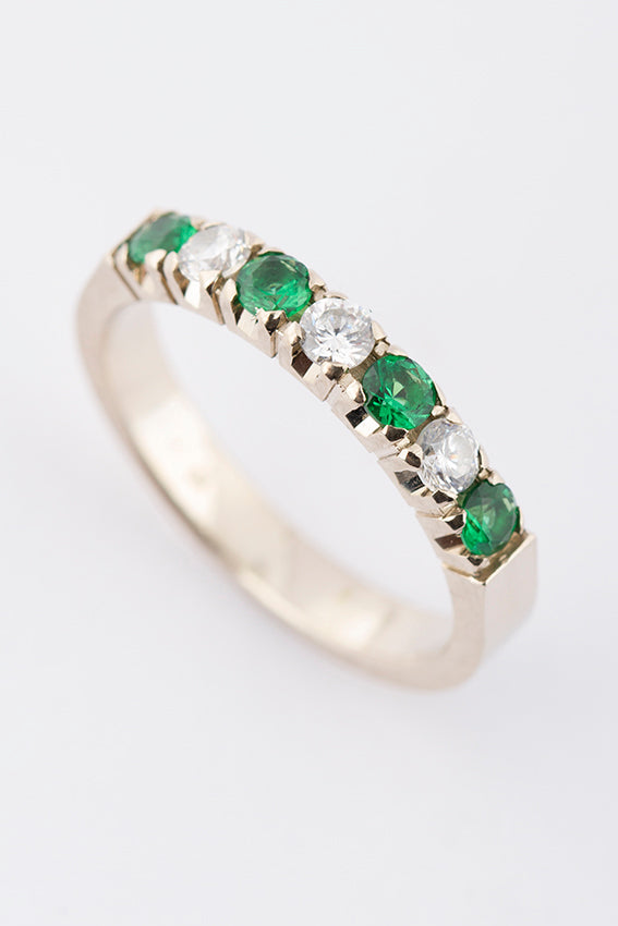 White gold row ring with emerald and brilliant