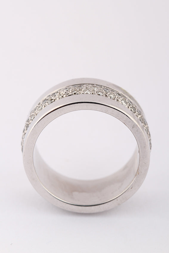 Solid alliance ring with diamonds