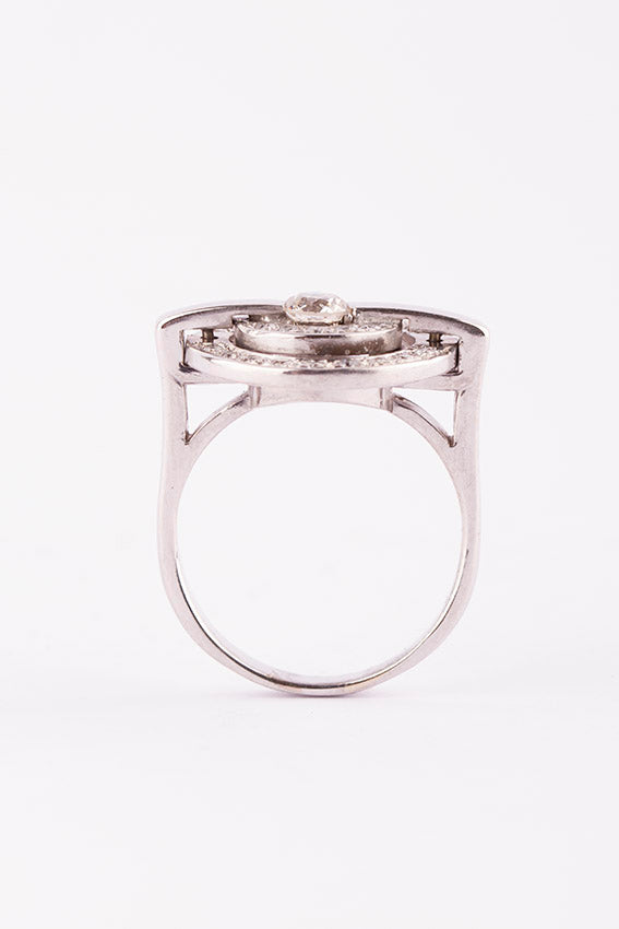 Wit gouden entourage ring met briljant