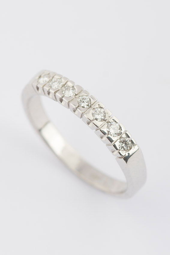 White gold row ring with brilliant
