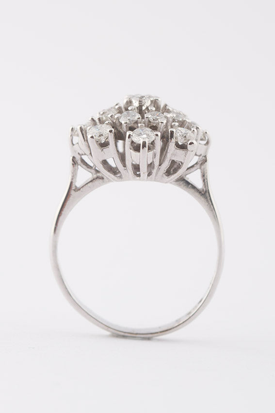 White gold entourage ring with brilliant