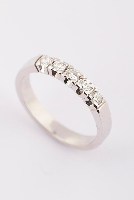 Wit gouden rij ring met briljant